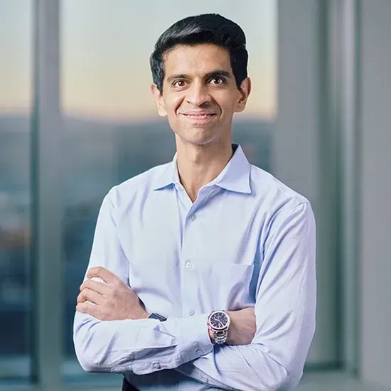 Madhav Dingra Headshot