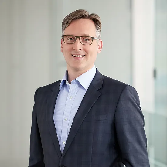 Erik Dubovik Headshot